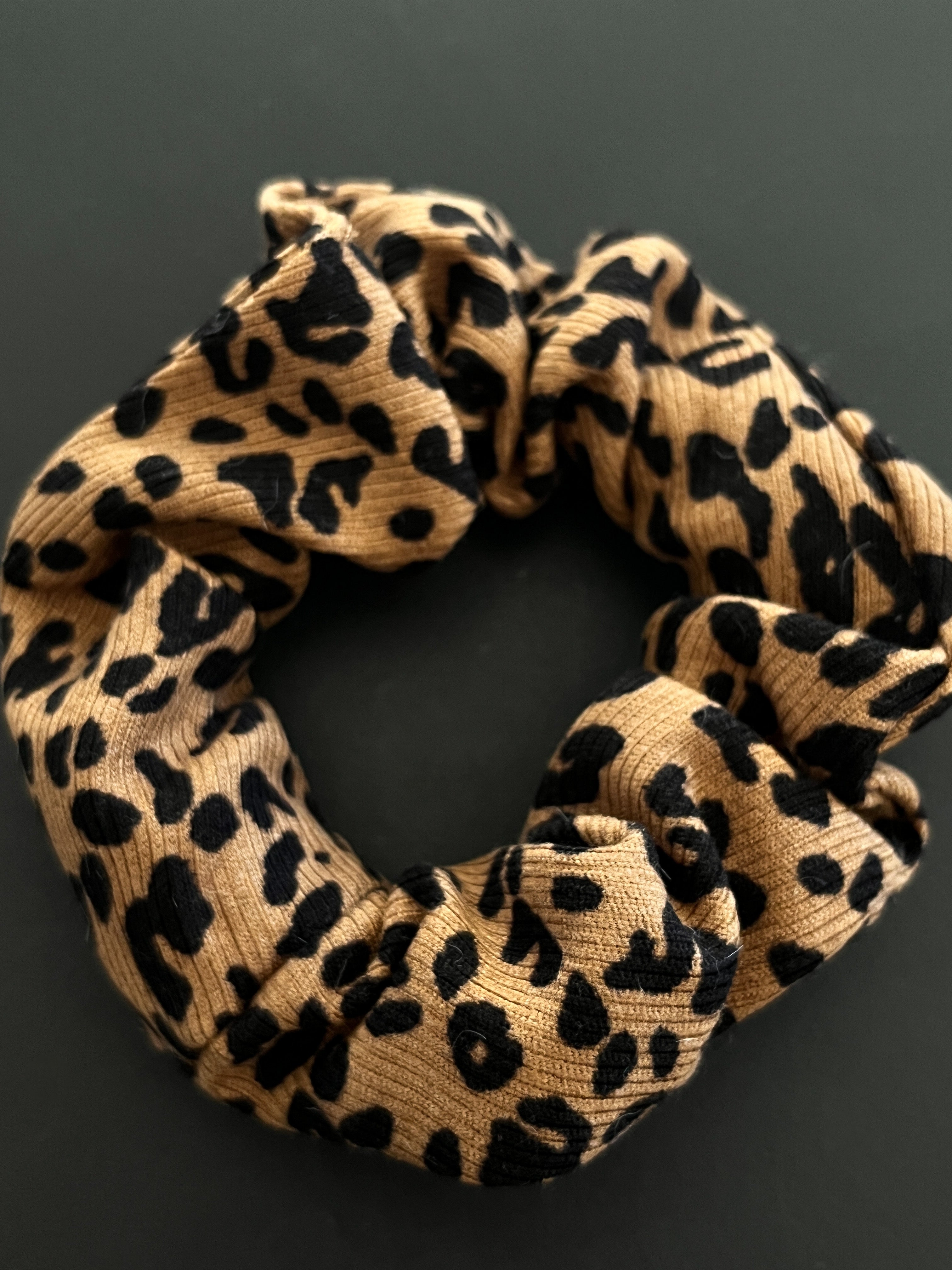 Leo Scrunchie