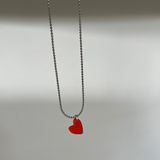 Kette mit rotem Herz